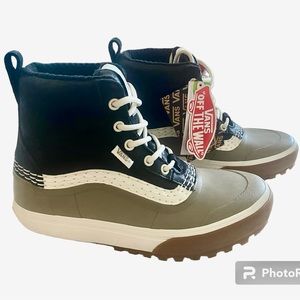 Standard Mid Snow boots- VANS